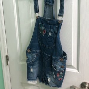 Short style overalls